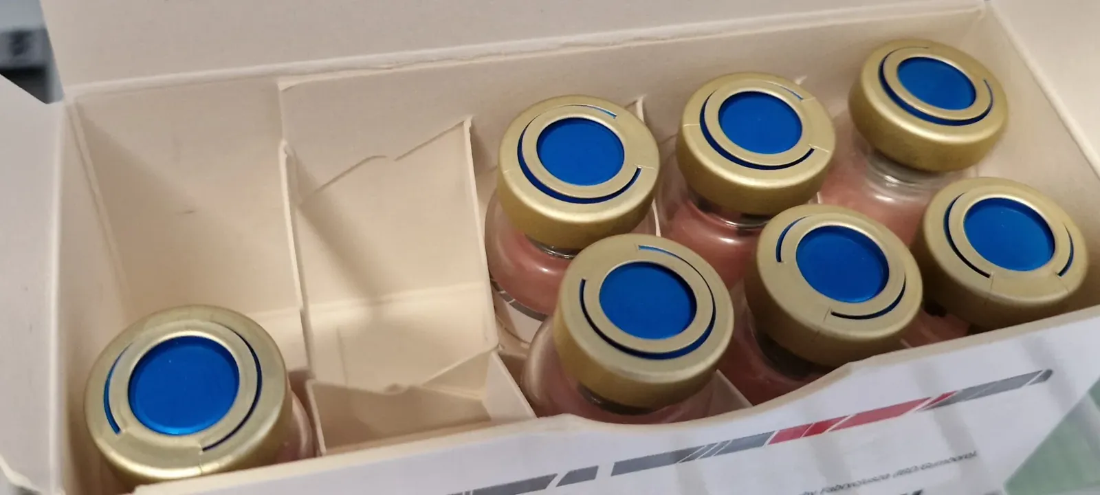 Fiolki preparatu szczepionkowego stosowanego w profilaktyce drobiu
