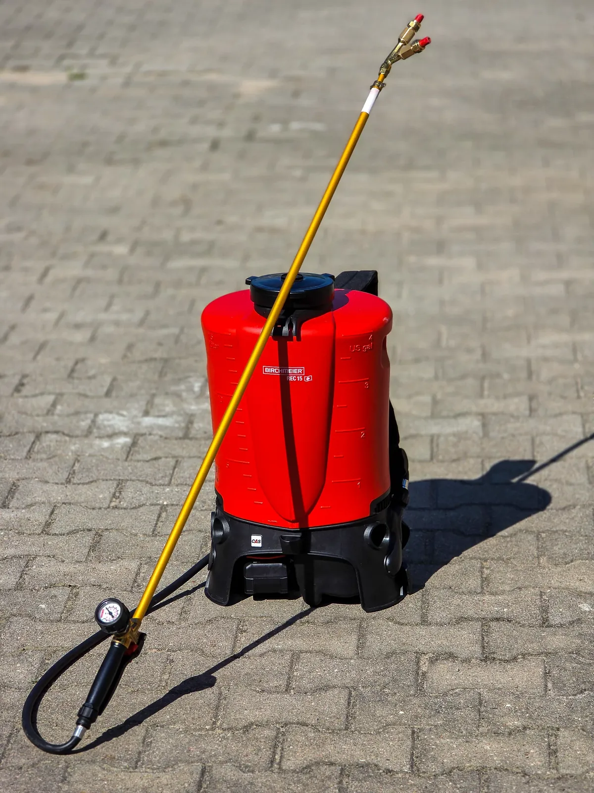 Opryskiwacz Birchmeier REC 15 wykorzystywany do szczepień drobiu metodą oprysku